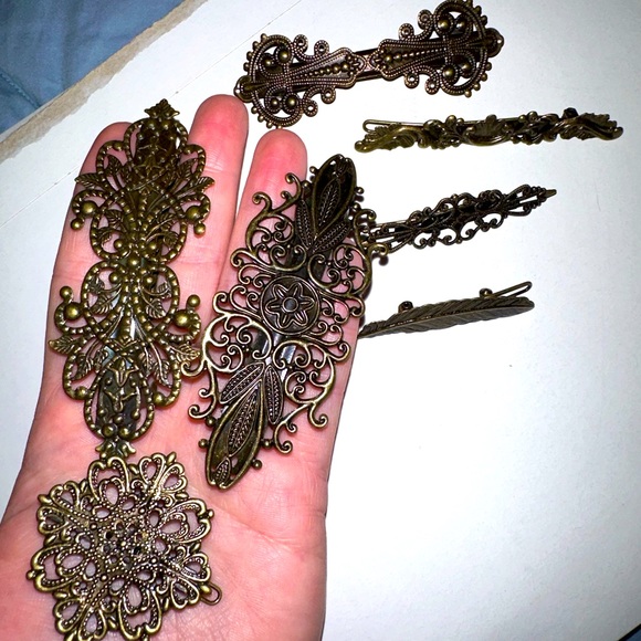 7 small ornate filigree hair clips - Picture 4 of 4